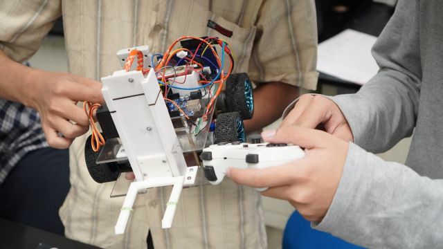 Ayo Mengenal Apa itu Robotik di Kampus Robotik STMIK Triguna Dharma 