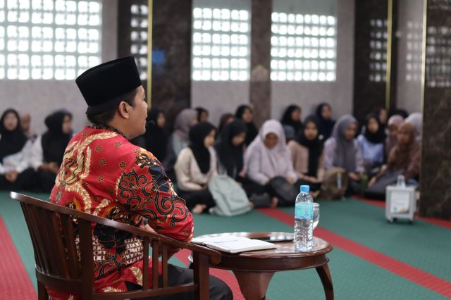 Civitas Akademika STMIK Triguna Dharma Peringati Hari Maulid Nabi Muhammad di Masjid Dakwah Kampus