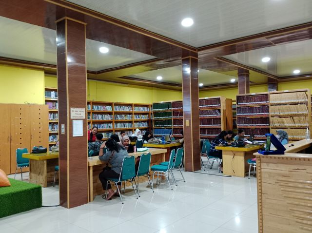 STMIK Triguna Dharma Punya Perpustakaan yang Nyaman dan Cozy. 