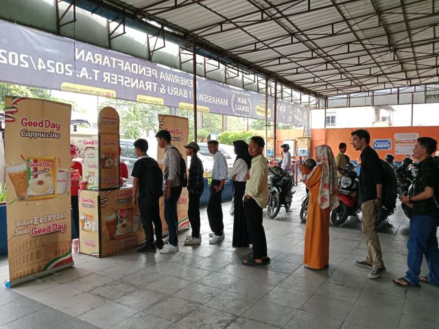 Minum Kopi GoodDay Cappucino Gratis di Kampus IT dan Komputer Terbaik Kota MedanSTMIK Triguna Dharma