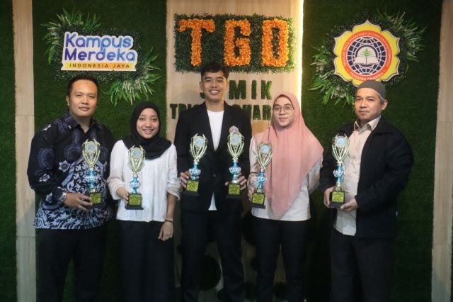 STMIK Triguna Dharma Mendapat Juara Olahraga Badminton Tahun 2022 di Universitas Harapan Medan